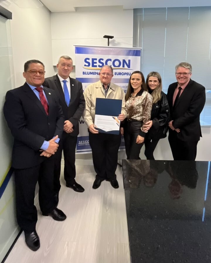 crcsc-realiza-homenagem-a-profissional-da-contabilidade-e-cumpre-agenda-em-blumenau